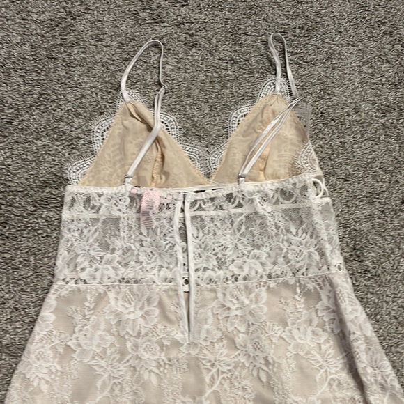 ✨BRAND NEW✨ Victoria’s Secret Ivory Lace Chemise Size XS - Picture 5 of 6